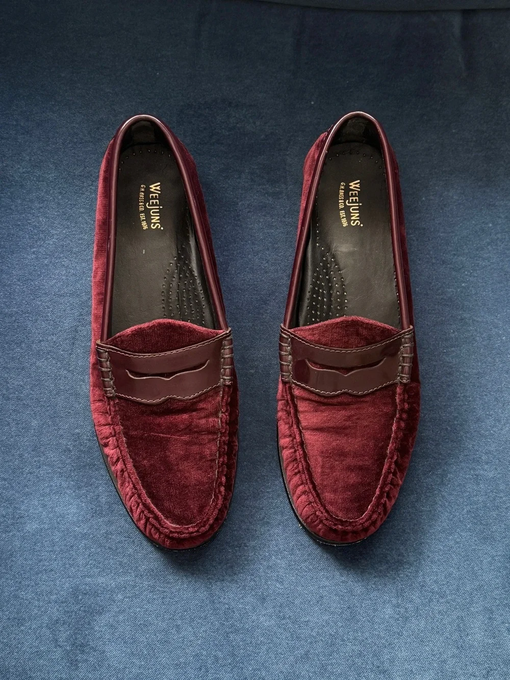 G.H. Bass & Co. Weejuns Burgundy Velvet Penny. Loafers Size 9M